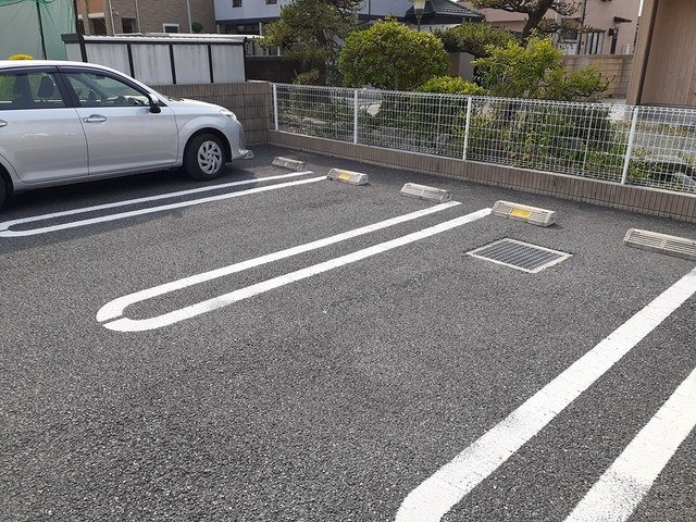 バーントシェンナ　Ⅰの駐車場