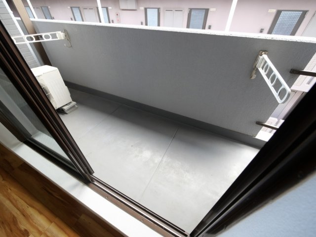C-WINGのバルコニー