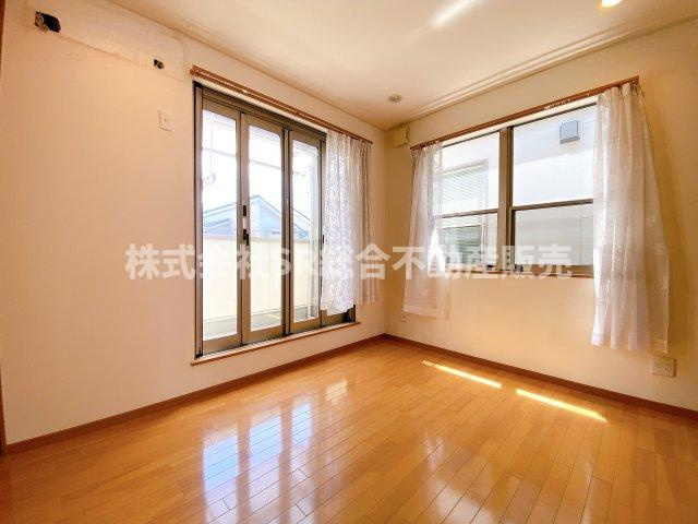 岩田町6丁目中古戸建の子供部屋|2面採光の明るいお部屋です♪