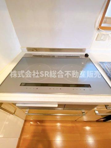 岩田町6丁目中古戸建のキッチン|IH3口コンロ、グリル付きで安全にお料理でき、掃除も楽です♪