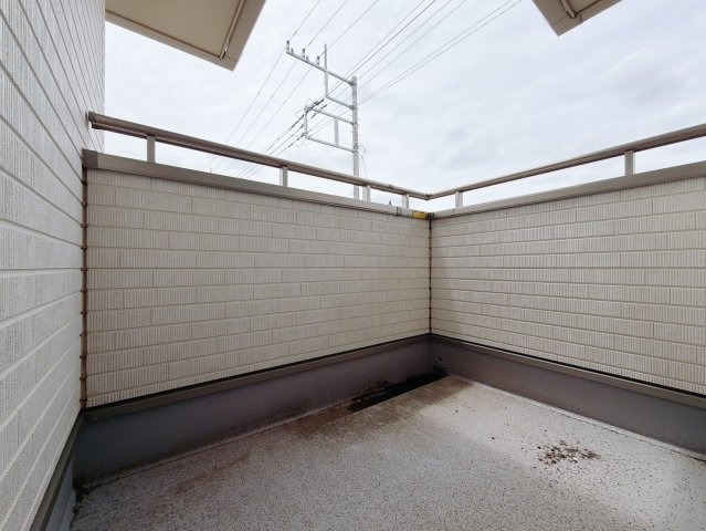 【中古戸建】伊勢崎市安堀町のバルコニー|■バルコニー｜空が見える広々としたバルコニー♪家族で星空観賞ができて夜が楽しみになりますね☆