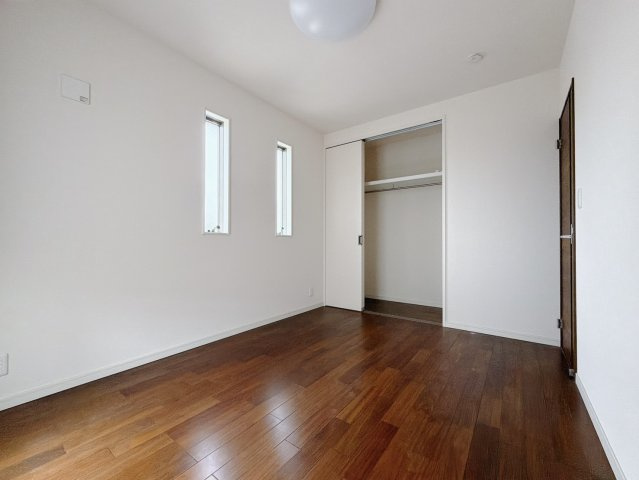 【中古戸建】伊勢崎市安堀町の洋室|■2階洋室｜子供部屋のメリットは「自立心を養うことができる」「自分で整理整頓できるようになる」そして、お子様が成長した際には「プライバシーを確保できる」といい事だらけ♪