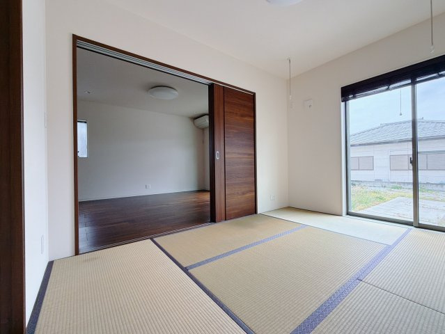 【中古戸建】伊勢崎市安堀町の和室|■1階和室｜和室でしか味わえない畳ならではの香りや素材で和のやすらぎを感じてください♪休日はお子様とお昼寝するのにも最適です！