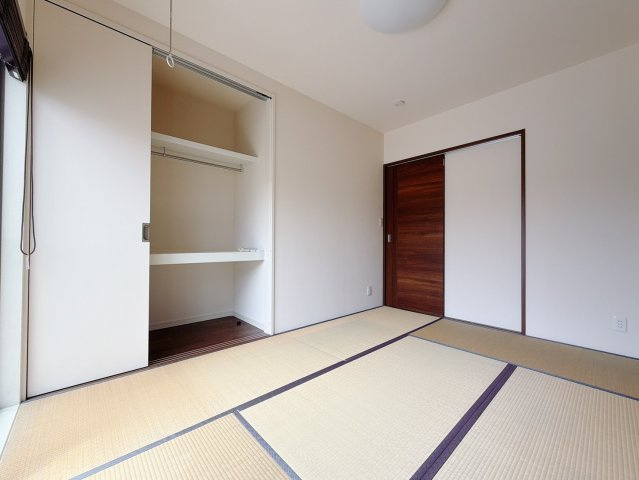 【中古戸建】伊勢崎市安堀町の和室|■1階和室｜意外と場所をとるアイロンがけや、お洗濯物を畳むときにも広々と使うことができ、ちょっと一休みしたいとき、すぐに横になれるのも魅力です♪