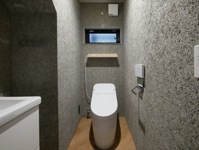 東灘区渦森台4丁目戸建のトイレ|1階トイレです。（2025年7月現在）
