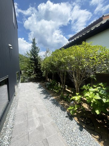 東灘区渦森台4丁目戸建の庭|ゆったり空間のお庭です。（2025年7月現在）