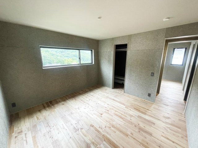 東灘区渦森台4丁目戸建の洋室|2階洋室約8帖です。（2025年7月現在）
