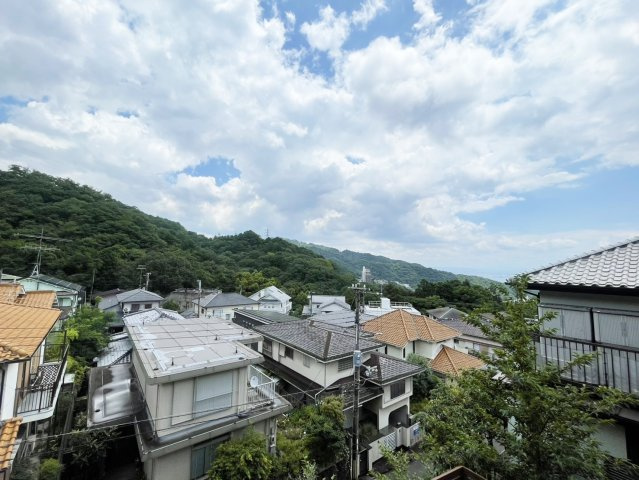 東灘区渦森台4丁目戸建の展望|2階洋室からの眺望です。（2025年7月現在）