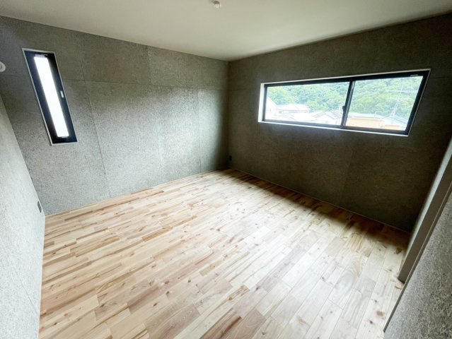 東灘区渦森台4丁目戸建の洋室|2階洋室約8帖です。（2025年7月現在）