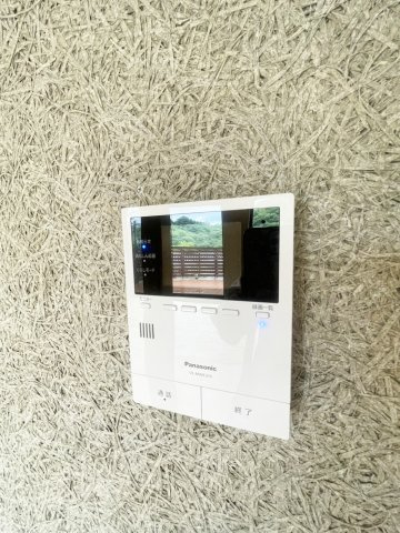 東灘区渦森台4丁目戸建の防犯設備|電気錠にも対応した多機能モニター付インターホンです。（2025年7月現在）