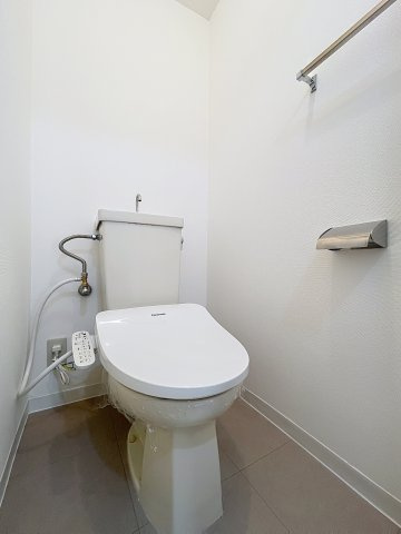 アクティ五月が丘のトイレ|温水洗浄便座付きのトイレです