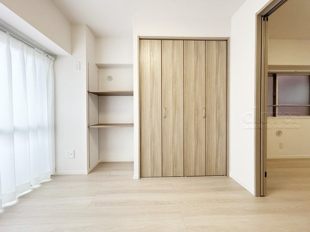 【子供部屋】 | ライオンズマンション本郷 | 大きな収納力が魅力の洋室。多くのお客様から、「欲しいもの＝収納」という声をいただきますが、まさにこのようなお部屋は需要の高さを感じます。～即日のご見学可能～　お問合せはお気軽にどうぞ。