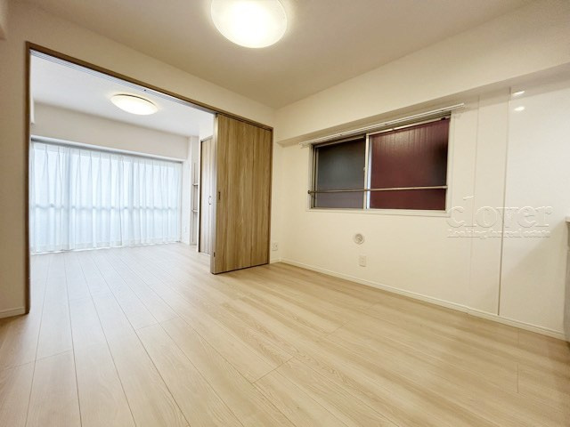 【居間・リビング】 | ライオンズマンション本郷 | くつろぎの空間であるDKの様子。安心してくつろげるよう派手さは控えて、さりとて地味すぎもせず、あなたの生活を彩ってくれます。～即日のご見学可能～　お問合せはお気軽にどうぞ。