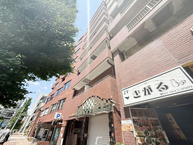 【外観】 | ライオンズマンション本郷 | 手入れの行き届いた外壁やエントランスなど、「見ればわかる」レベルで清潔感を保ったマンションです。築年数を感じさせない姿で皆様をお出迎えします。～即日のご見学可能～　お問合せはお気軽にどうぞ。
