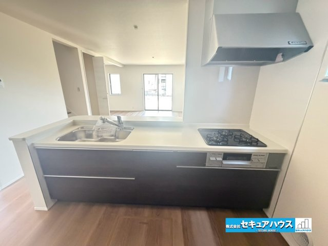 【今からご案内可能】東海市養父町八王子　全5棟のキッチン|【キッチン】
◆同時にたくさんの料理が調理できる。「焼く・蒸す・煮る」の工程を同時進行で進めることができるので、料理を素早く作ることができます。育児でバタバタ忙しいママに嬉しい♪