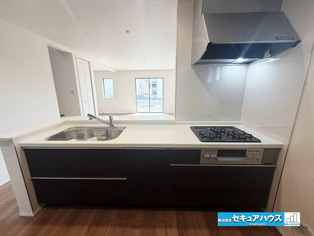 【今からご案内可能】東海市養父町八王子　全5棟のキッチン|【キッチン】
◆同時にたくさんの料理が調理できる。「焼く・蒸す・煮る」の工程を同時進行で進めることができるので、料理を素早く作ることができます。育児でバタバタ忙しいママに嬉しい♪