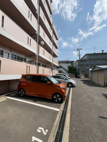 セレノ・ハイム川本の駐車場