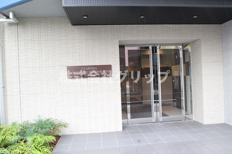 クラリッサ横浜阪東橋のエントランス