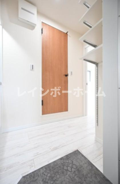 Contrail六町の玄関