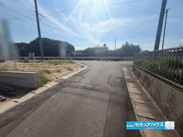 【今からご案内可能】東海市養父町八王子　全5棟の前面道路含む現地写真|事前予約にて現地ご見学いただけます！お気軽にお問い合わせください♪
■株式会社　セキュアハウス■
住宅ローンに強く、知識、経験豊富なスタッフ在籍
お客様に寄り添い、ご成約後もサポート致します