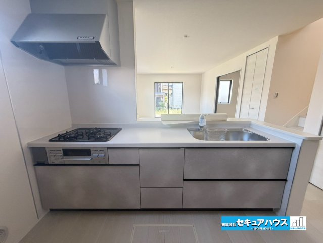 【今からご案内可能】東海市養父町八王子　全5棟のキッチン|【キッチン】
◆同時にたくさんの料理が調理できる。「焼く・蒸す・煮る」の工程を同時進行で進めることができるので、料理を素早く作ることができます。育児でバタバタ忙しいママに嬉しい♪