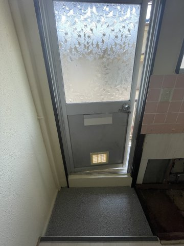 高田マンションの玄関