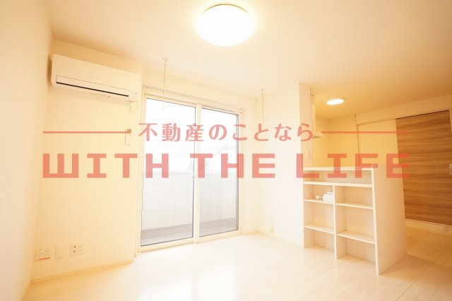 D-room F京町【10，000円キャッシュバック対象物件】の居間・リビング|使いやすいリビングです