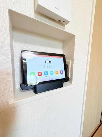 リナージュ藍住町勝瑞　第1期の防犯設備|【ID　LINK】
家のさまざまな家電や住宅機器にリンクすることで、付属のタブレットから便利な機能がお使いになれます。※ I D L I N K のご利用にあたっては別途W i F i 環境が必要です