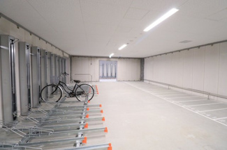 【駐輪場】 | ブランズタワー大阪本町 | 【駐輪場】きちんと整備されたきれいな自転車置き場です！十分な広さがあり、出し入れもスムーズです！