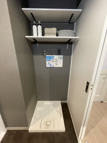セレッソコート芦屋ガレリアのランドリースペース|洗濯機置場。※設置されている家具・小物・照明はディスプレイ用です。家具・照明付き販売ではございません。