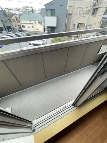 マノワールの設備|室内物干フック　+　防犯シャッター