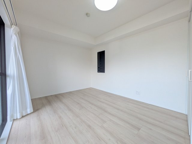 マイキャッスル八王子元横山町の寝室|～7.2帖の主寝室　ベッドなど大型家具のレイアウトもしやすい広さです～