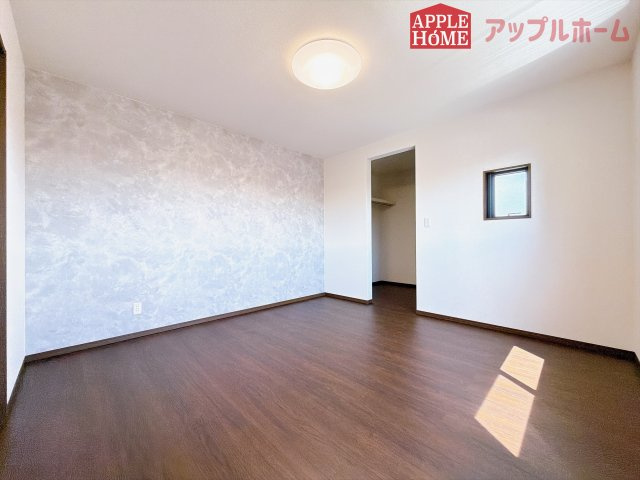 [新築住宅] 深谷市緑ケ丘 第3期 全1棟の洋室|２階居室は全室収納あり！たっぷりある収納活用でお部屋もキレイを保てます♪