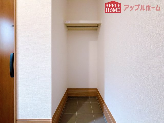 [新築住宅] 深谷市上柴町東 第39期 全4棟の玄関|玄関横に収納あります♪