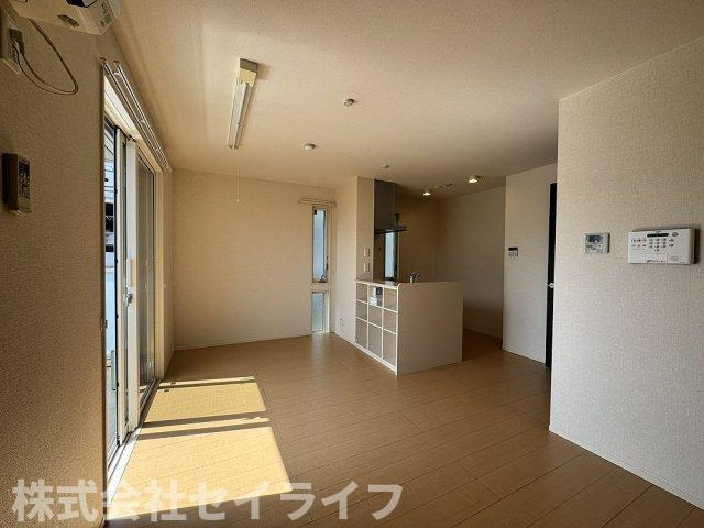 ソレイユ八尾の居間・リビング