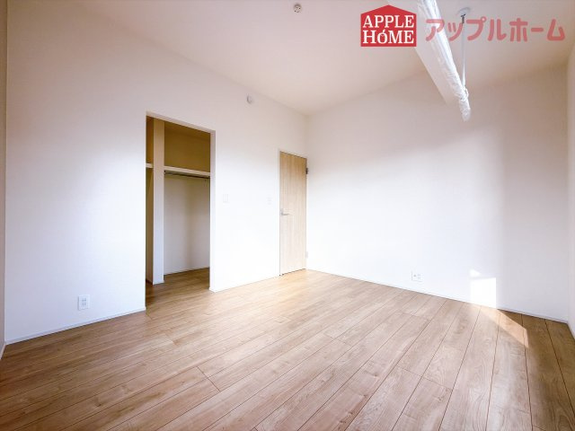 [新築住宅] 深谷市岡里 全1棟の洋室|２階居室は全室収納あり！たっぷりある収納活用でお部屋もキレイを保てます♪