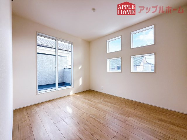 [新築住宅] 深谷市岡里 全1棟の洋室|２階居室は全室収納あり！たっぷりある収納活用でお部屋もキレイを保てます♪