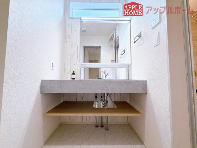 [新築住宅] 深谷市岡里 全1棟の独立洗面台|お洒落な独立洗面台あります♪