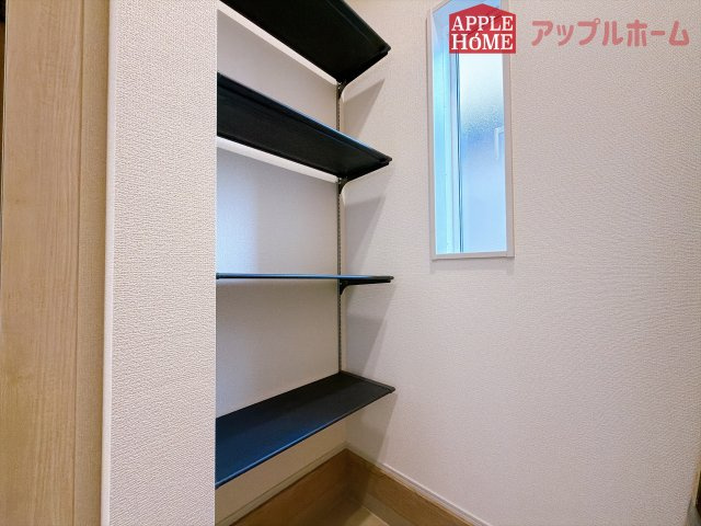 [新築住宅] 深谷市緑ケ丘 全1棟の玄関|土間収納あります♪