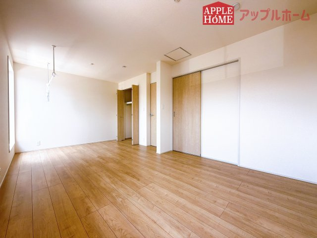 [新築住宅] 深谷市上柴町東5丁目 全1棟の洋室|２階居室は全室収納あり！たっぷりある収納活用でお部屋もキレイを保てます♪