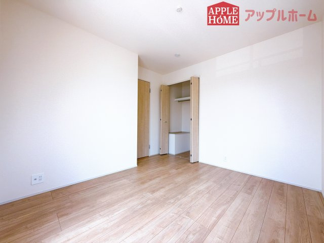 [新築住宅] 深谷市上柴町東5丁目 全1棟の洋室|２階居室は全室収納あり！たっぷりある収納活用でお部屋もキレイを保てます♪