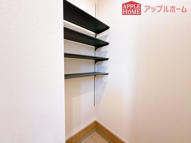 [新築住宅] 深谷市上柴町東5丁目 全1棟の玄関|土間収納あります♪