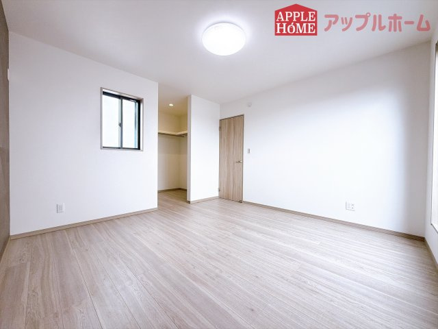 [新築住宅] 熊谷市柿沼 第2期 全3棟の洋室|２階居室は全室収納あり！たっぷりある収納活用でお部屋もキレイを保てます♪