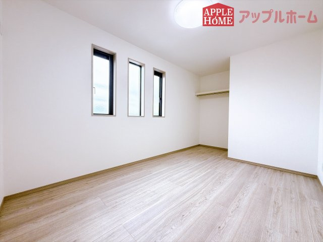 [新築住宅] 熊谷市柿沼 第2期 全3棟の洋室|２階居室は全室収納あり！たっぷりある収納活用でお部屋もキレイを保てます♪