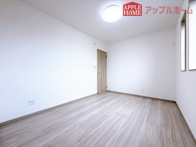[新築住宅] 熊谷市柿沼 第2期 全3棟の洋室|２階居室は全室収納あり！たっぷりある収納活用でお部屋もキレイを保てます♪