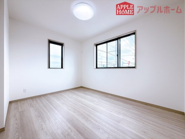 [新築住宅] 熊谷市柿沼 第2期 全3棟の洋室|２階居室は全室収納あり！たっぷりある収納活用でお部屋もキレイを保てます♪