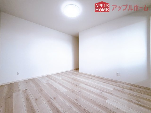 [新築住宅] 熊谷市柿沼 第2期 全3棟の洋室|２階居室は全室収納あり！たっぷりある収納活用でお部屋もキレイを保てます♪