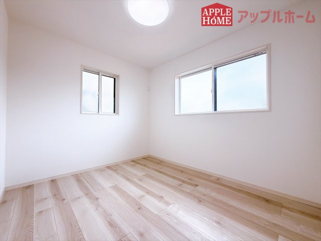 [新築住宅] 熊谷市柿沼 第2期 全3棟の洋室|２階居室は全室収納あり！たっぷりある収納活用でお部屋もキレイを保てます♪