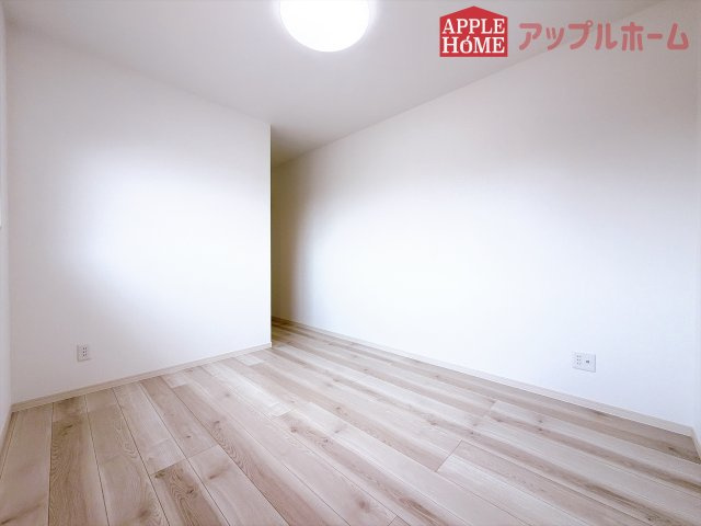 [新築住宅] 熊谷市柿沼 第2期 全3棟の洋室|２階居室は全室収納あり！たっぷりある収納活用でお部屋もキレイを保てます♪