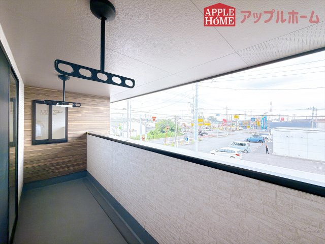 [新築住宅] 熊谷市柿沼 第2期 全3棟のバルコニー|インナーバルコニーで突然の雨でも安心♪直射日光を防げるので、紫外線を気にせず自然の光や風を感じながら日光浴もできちゃいます♪